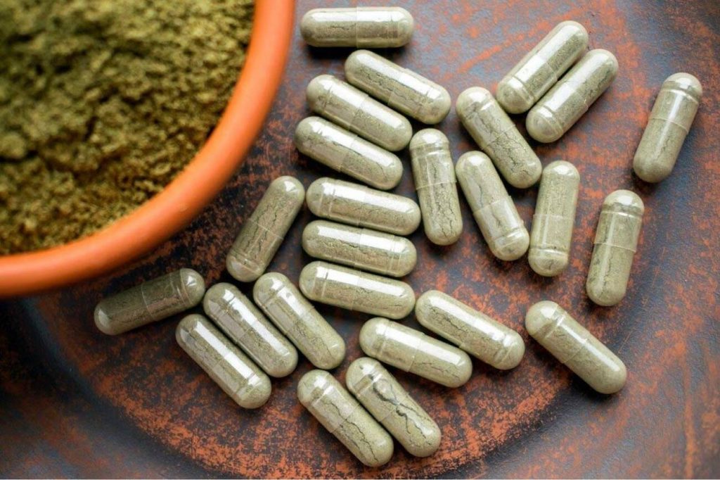 So, Which Is Better: Kratom Extract Chewables or Kratom Powder